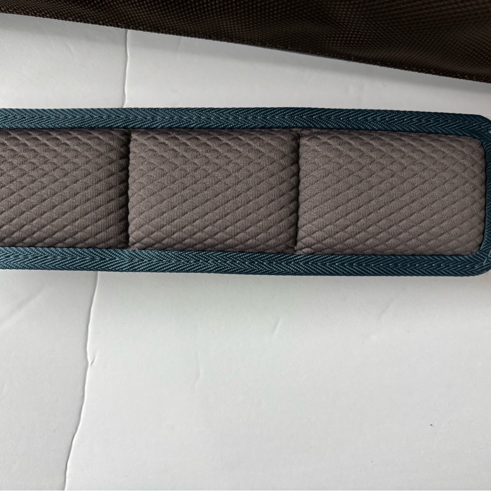 Moshi Urbana laptop 15" case excellent used condition. No pen-marks/blemishes. - Picture 5 of 7